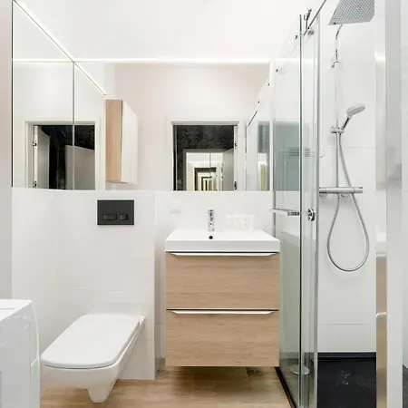 With Balcony And Free Garage By Renters Apartment *