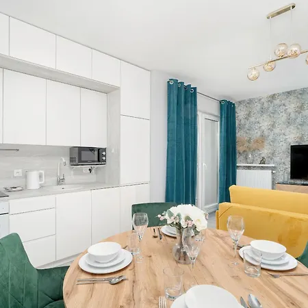 Apartment With Balcony And Free Garage By Renters Poznan