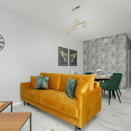 With Balcony And Free Garage By Renters Apartment Poznan